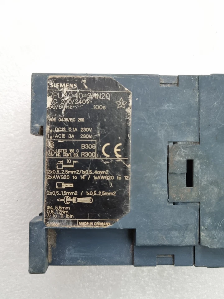 Siemens 7PU4040-3AN20 Timer On Delay 200/240V MADE IN GERMANY (USED)